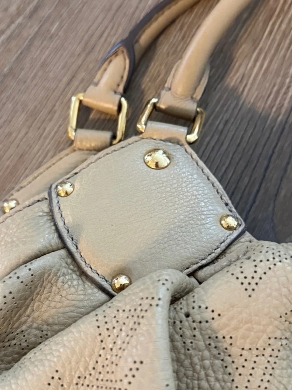 EUC Louis Vuitton Mahina Xl Handbag Monogram Leather Beige